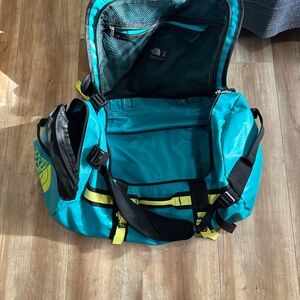 Northface Base Camp Duffle Size Med 71 L